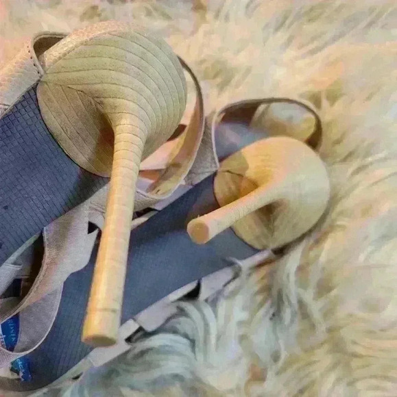 Donald J Pliner women's slip-on stilettos heel with stretch tops size 8.5 - Picture 13 of 16